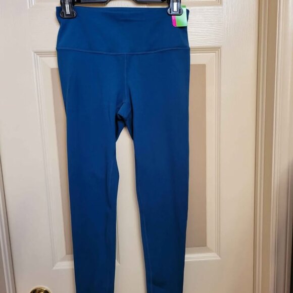 Dri-more Technology Leggings. - Picture 1 of 5